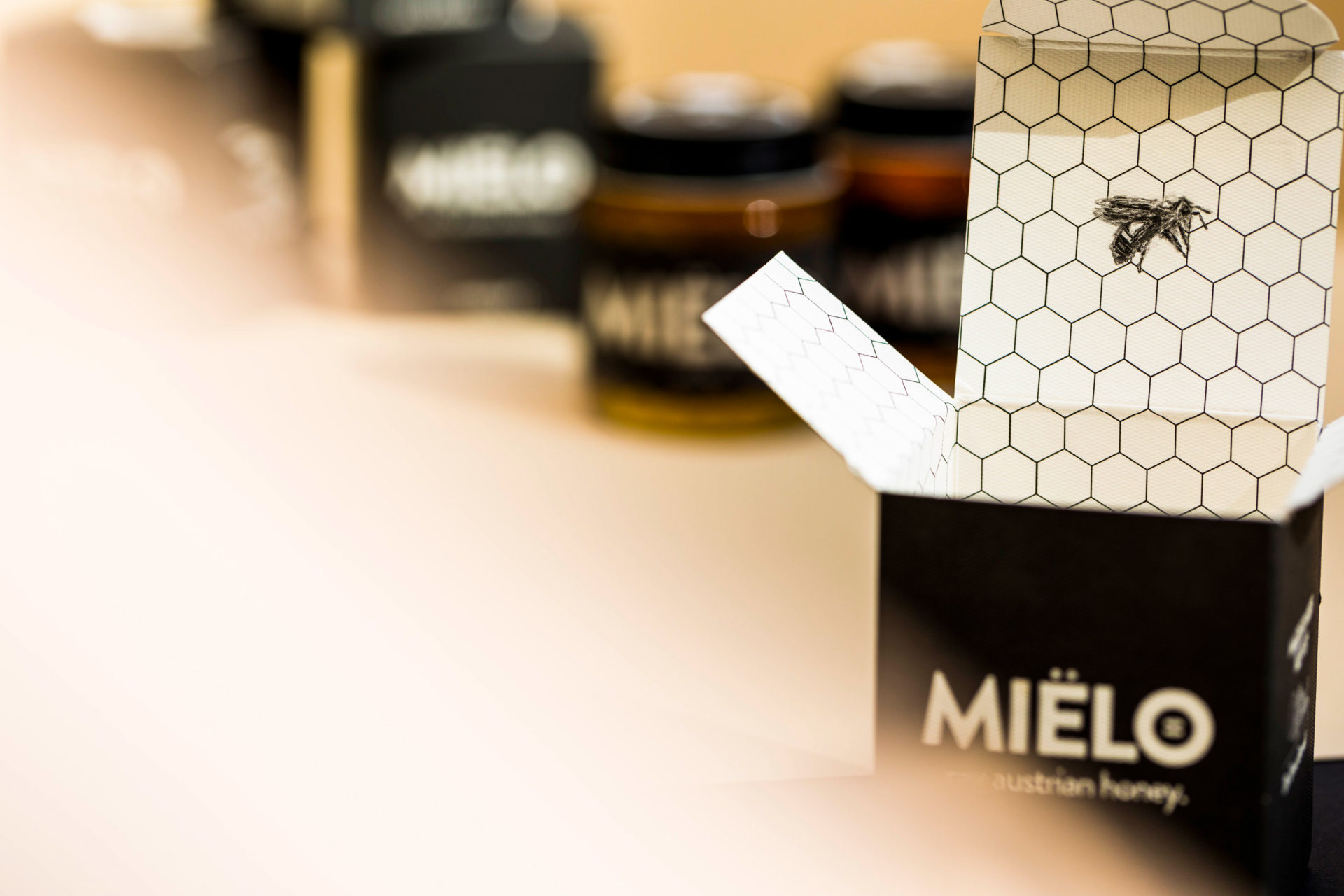 VALENCE MIELO Branding 03